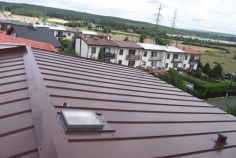 Kompletně položeno, hřeben, výlez, odvětrání Kompletně položeno, hřeben, výlez, odvětrání