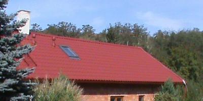 Plechová střecha Ruukki Monterrey červená Plechová střecha Ruukki Monterrey červená