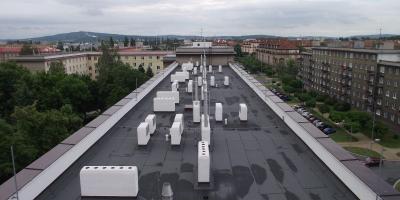 Plochá střecha bytového domu Plochá střecha bytového domu