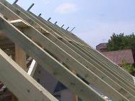 Detail krokví sedlové střechy Detail krokví sedlové střechy