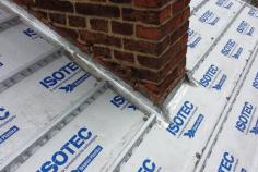 Detail utěsnění kolem komína Detail utěsnění kolem komína