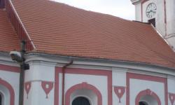 Pohled na oválnou střešní šikmina Pohled na oválnou střešní šikmina