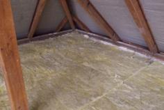 Zateplení půdních prostor vatou Rockwool tl. 26cm Zateplení půdních prostor vatou Rockwool tl. 26cm